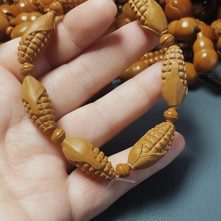 金玉满堂，橄榄核雕