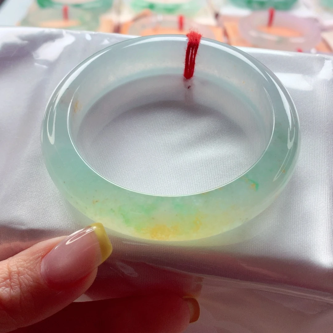 洛***漪翡翠未镶嵌手镯52.5 特色黄加绿全条冰透 灵