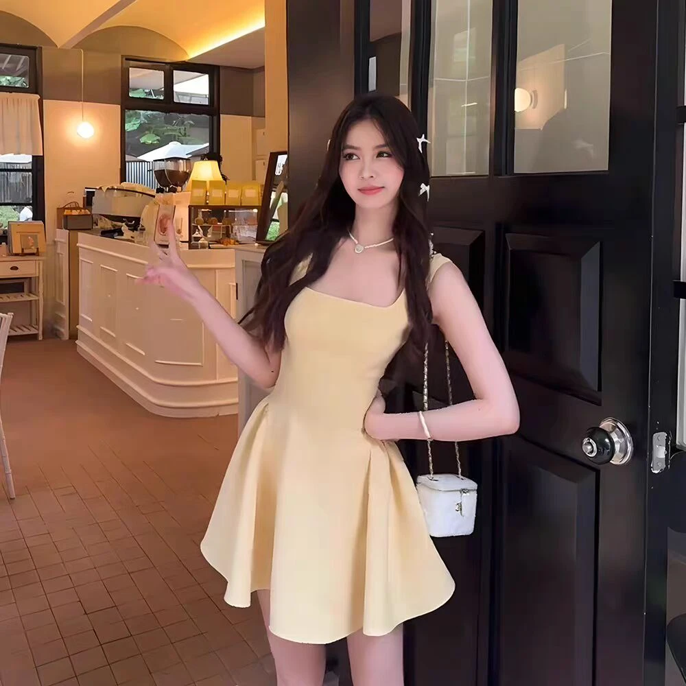 夏季新款百搭休闲清凉设计感少女连衣裙纯欲风显瘦吊带法式长裙女