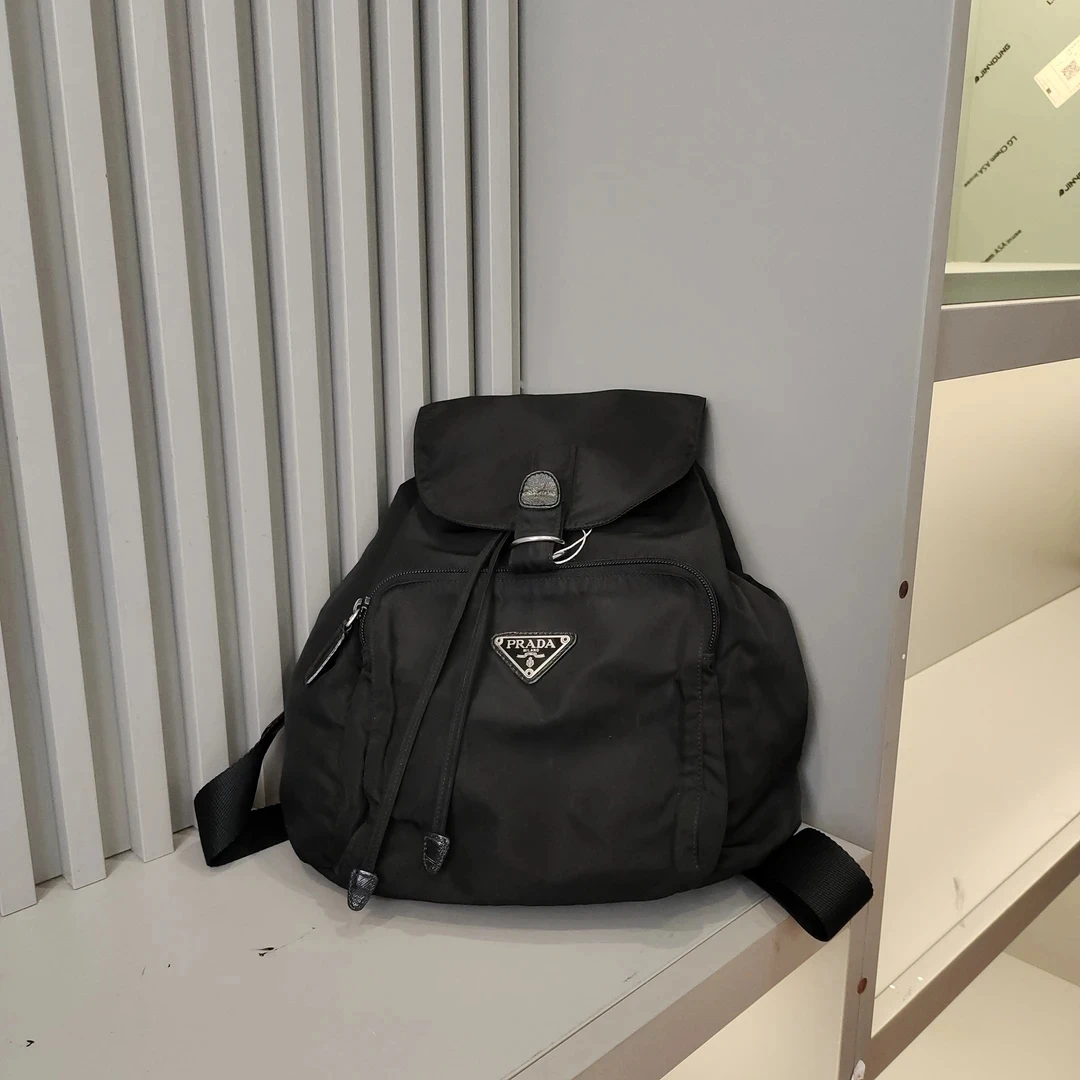 95新 Prada/普拉达 兔兔奢/普拉达双肩包/231028012