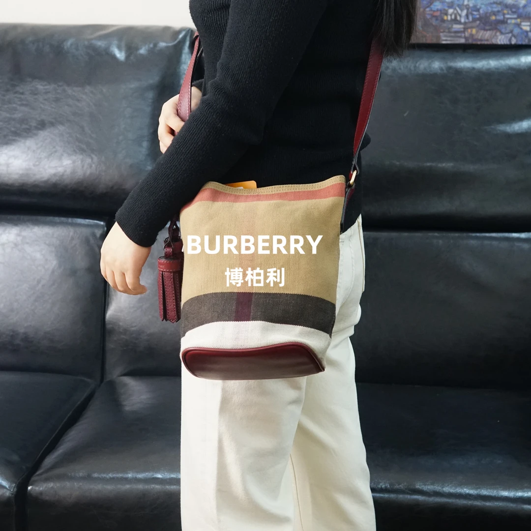 95新 BURBERRY/博柏利 格纹水桶包/PD12703032/3032