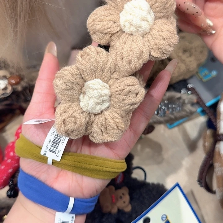 卡其色花香蕉夹毛线