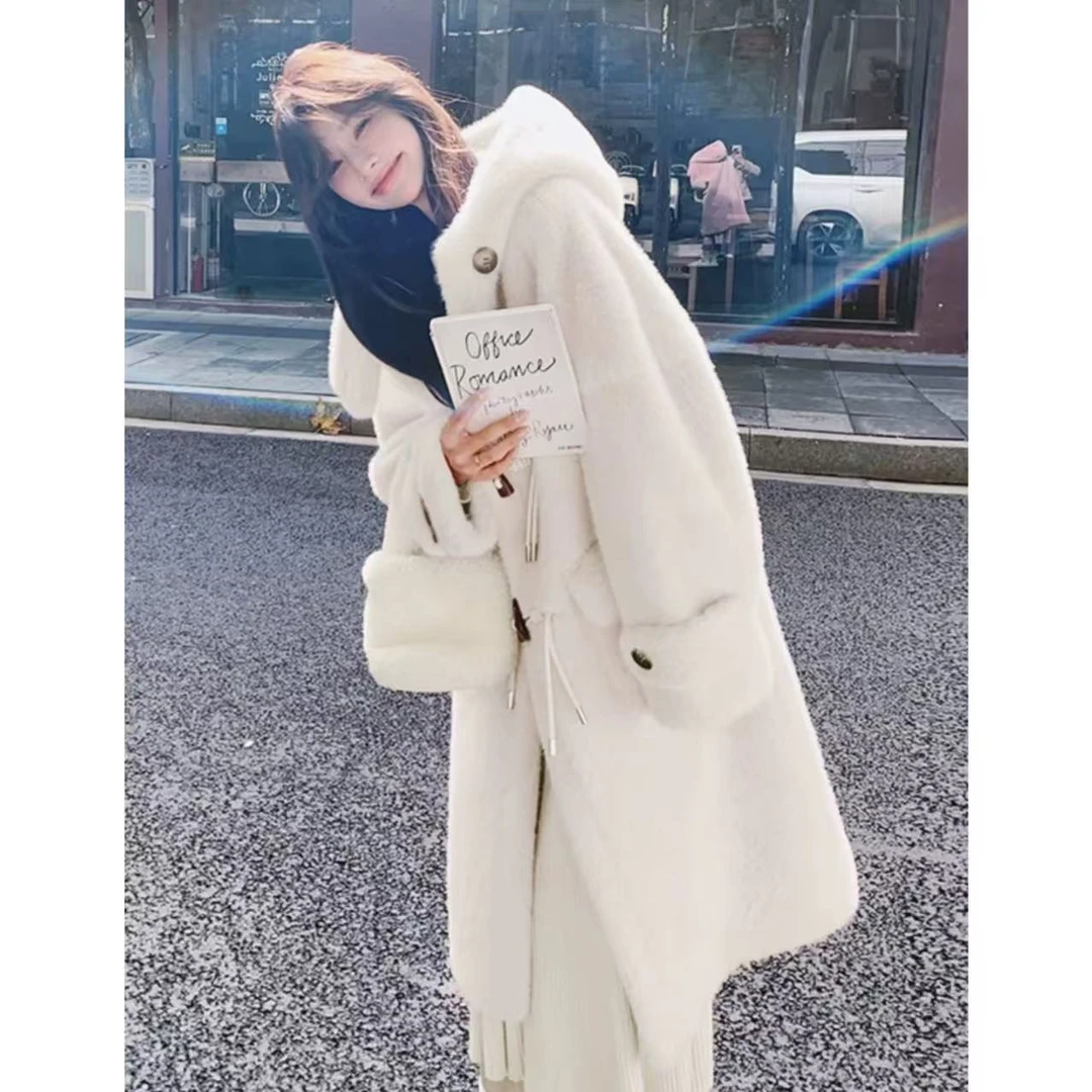167衣长98白色水貂绒牛角扣皮毛一体羊羔毛大衣女冬季毛呢外套