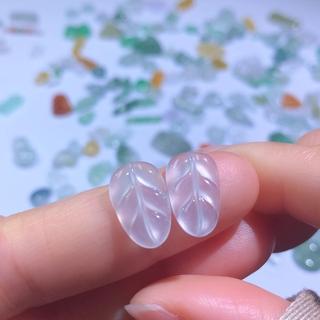 翡翠颈饰未镶嵌叶子