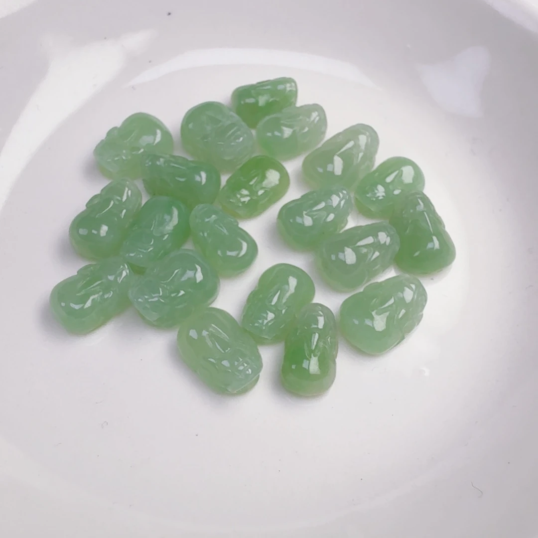 翡翠散珠绿貔貅一只