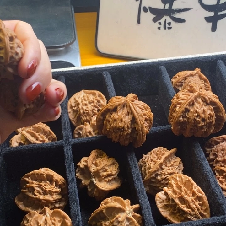 减***石文玩核桃吊坠文山