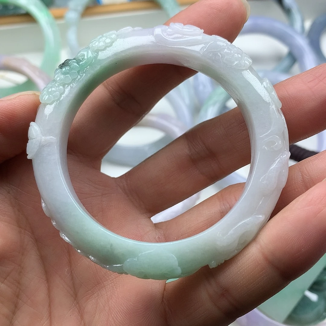翡翠未镶嵌手镯雕花手镯