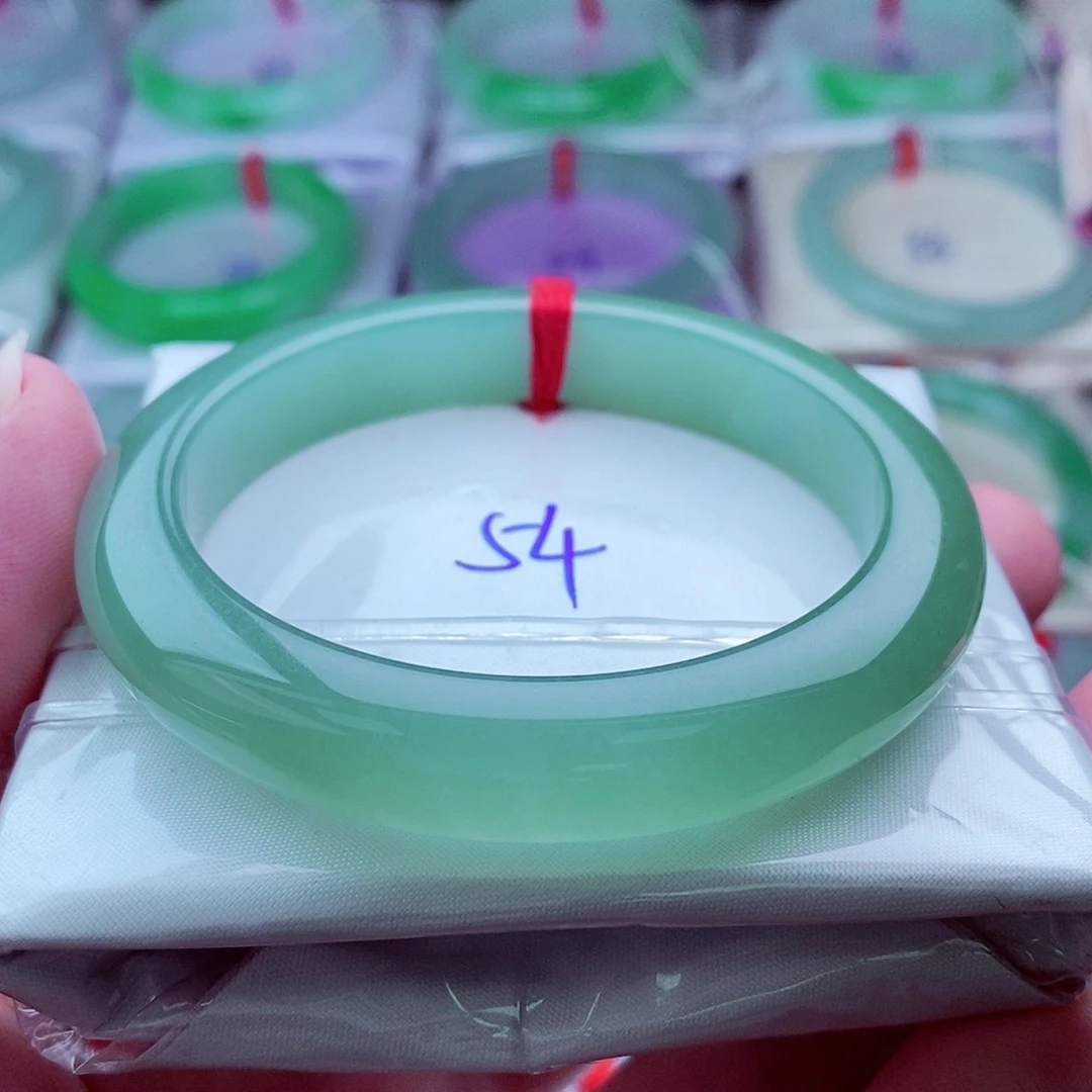 翡翠手镯未镶嵌湖水绿冰透冰胶起光