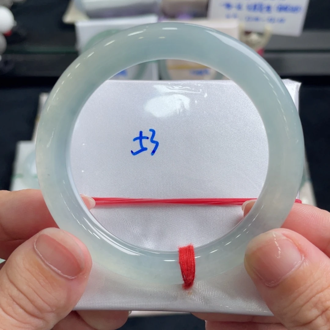 翡翠手镯未镶嵌翡翠手镯