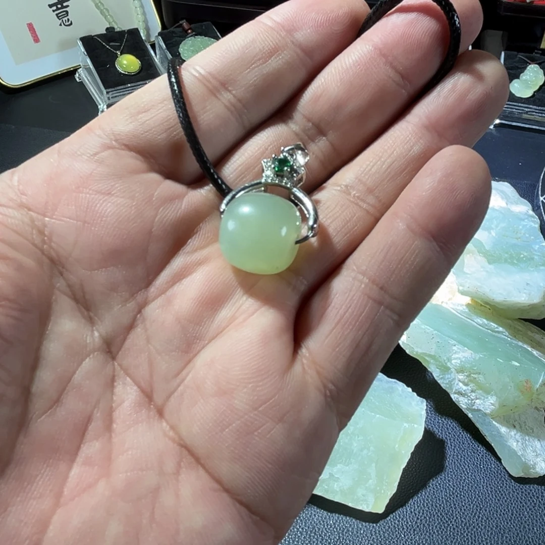 蛇纹石玉未镶嵌珠宝奇石