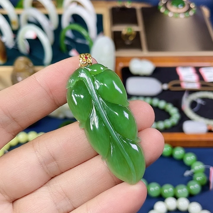 和田玉18K金镶嵌颈饰