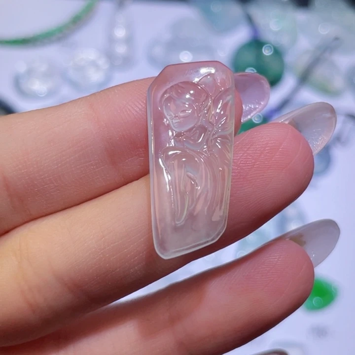 翡翠未镶嵌颈饰裸石