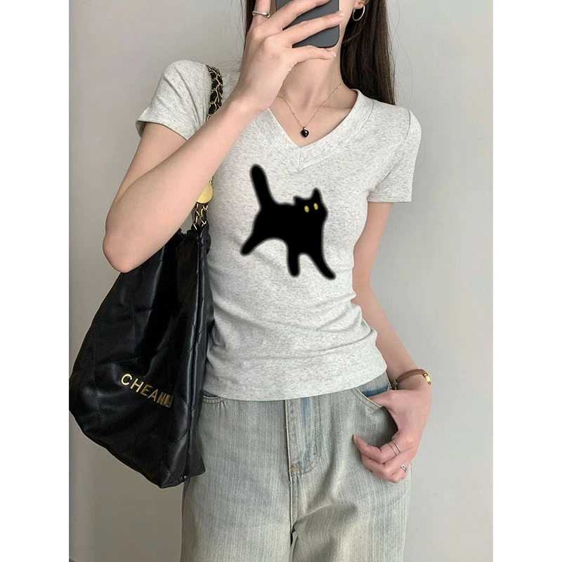茵叠纯棉小黑喵设计感印花正肩v领短袖T恤女夏季百搭修身辣妹上衣