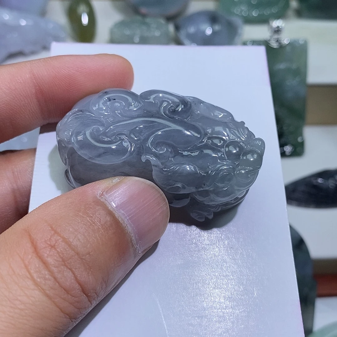 翡翠未镶嵌颈饰貔貅