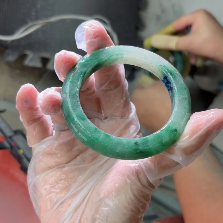 m***y石英质玉（非洲翠）手镯未镶嵌定制