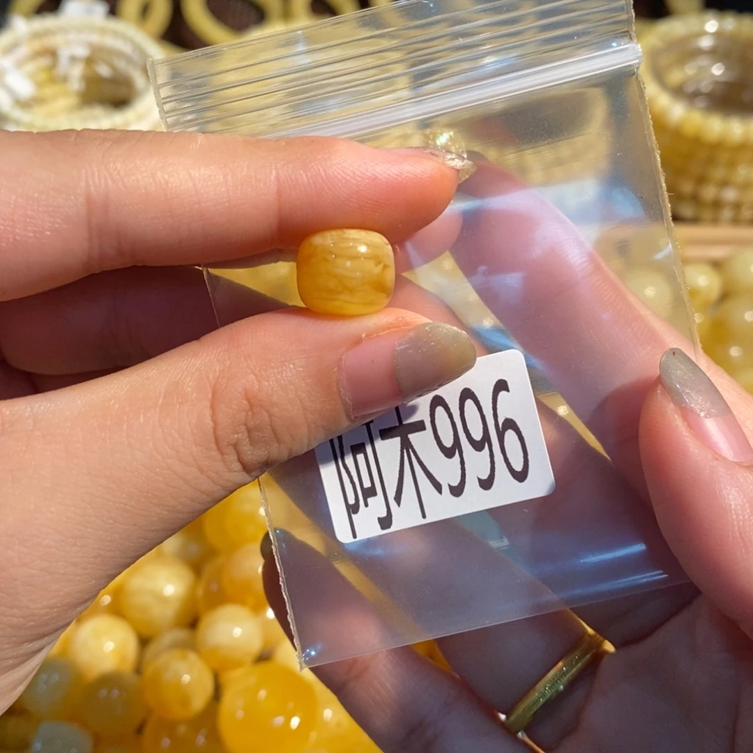 未镶嵌琥珀珠宝奇石人*。996