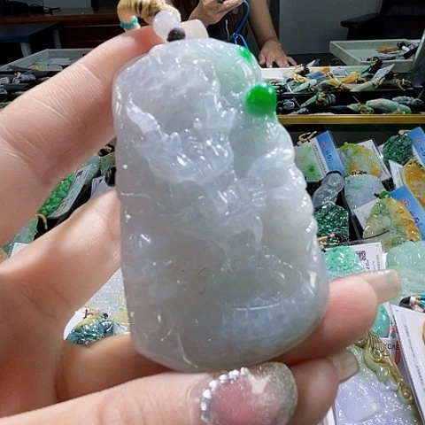 颈饰未镶嵌翡翠一个