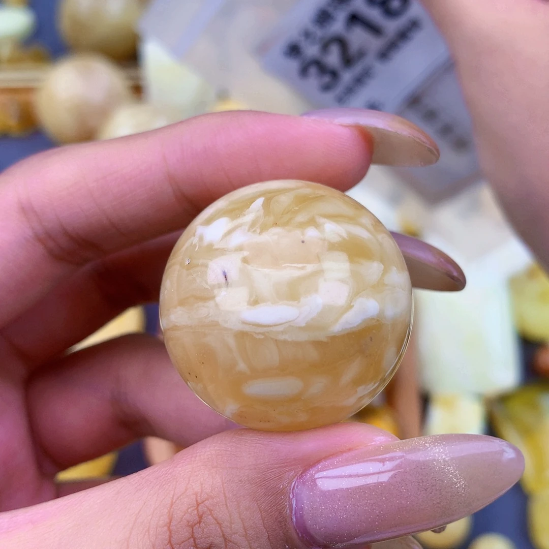 琥珀未镶嵌珠宝奇石30.8 粉