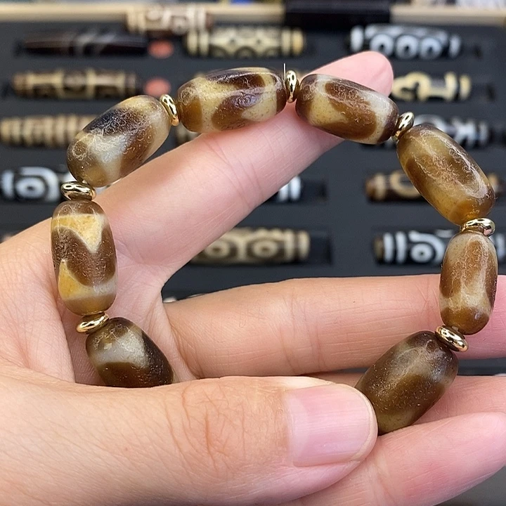 红***4玛瑙/玉髓（覆膜）颈饰未镶嵌