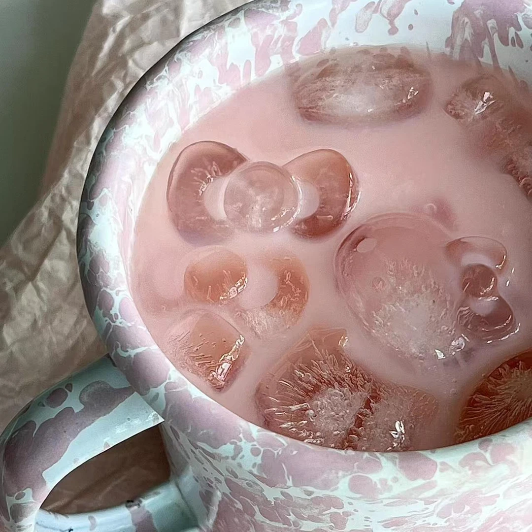 Hellokitty硅胶冰格模具按压冰块制冰储冰盒三丽鸥冷冻自制