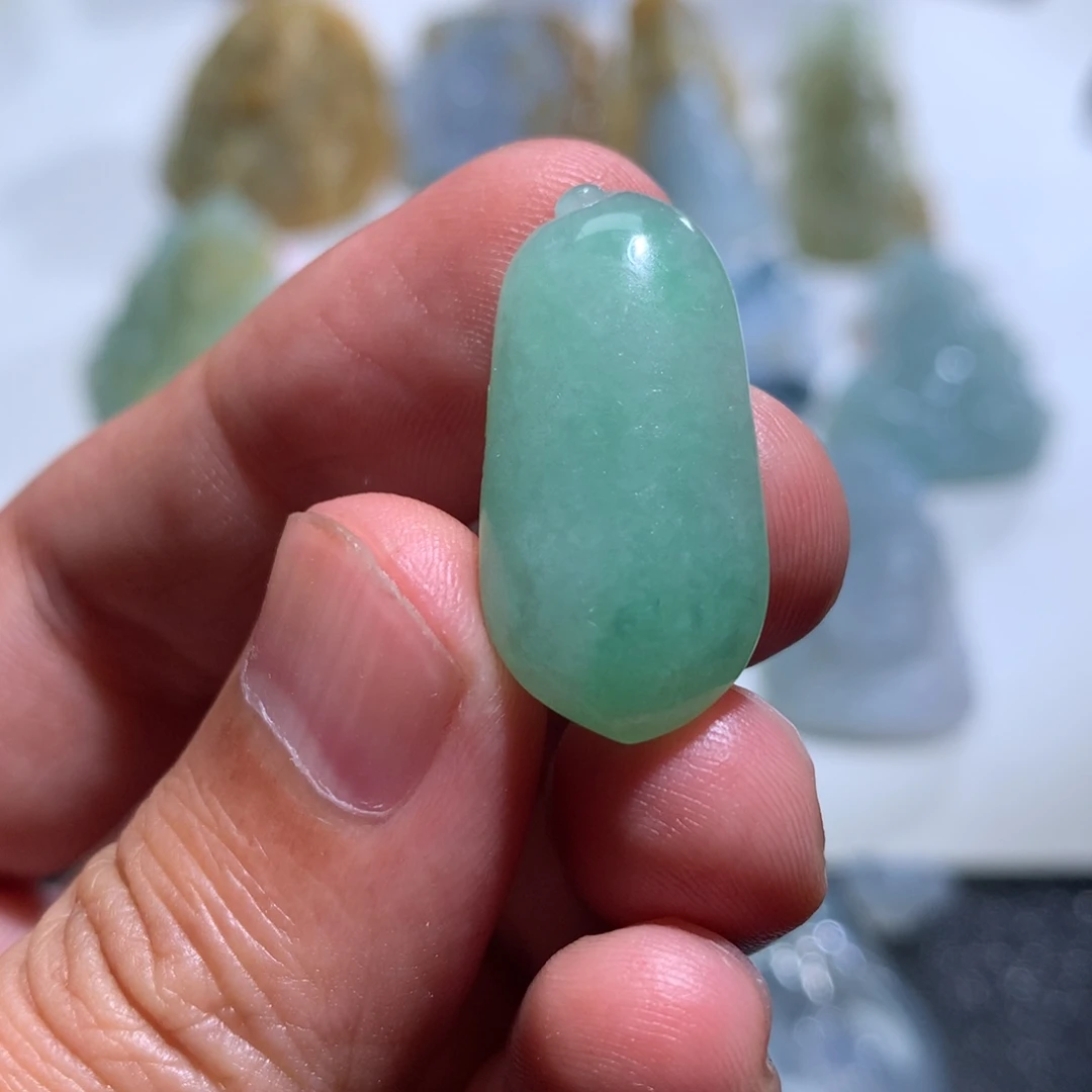 定制翡翠未镶嵌挂件