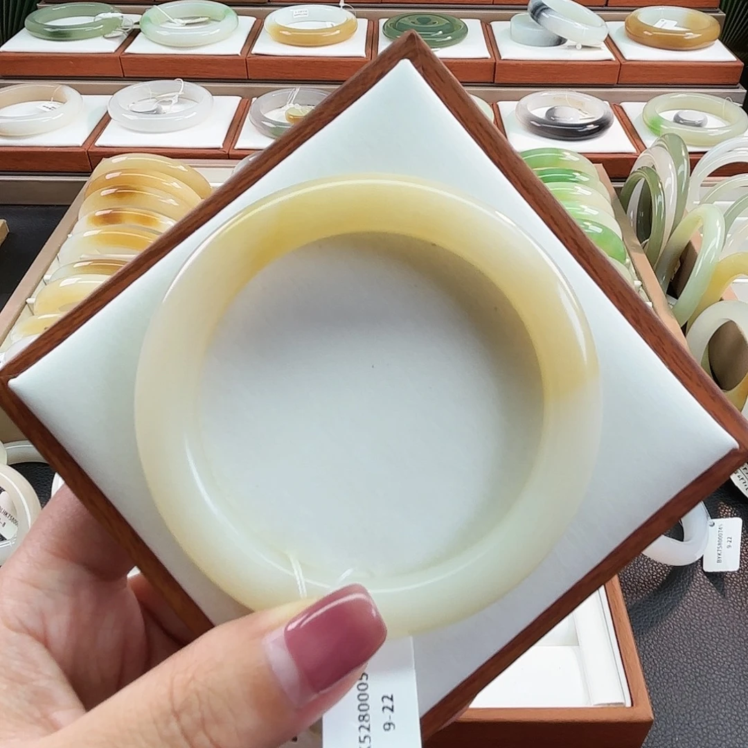未镶嵌手镯和田玉56