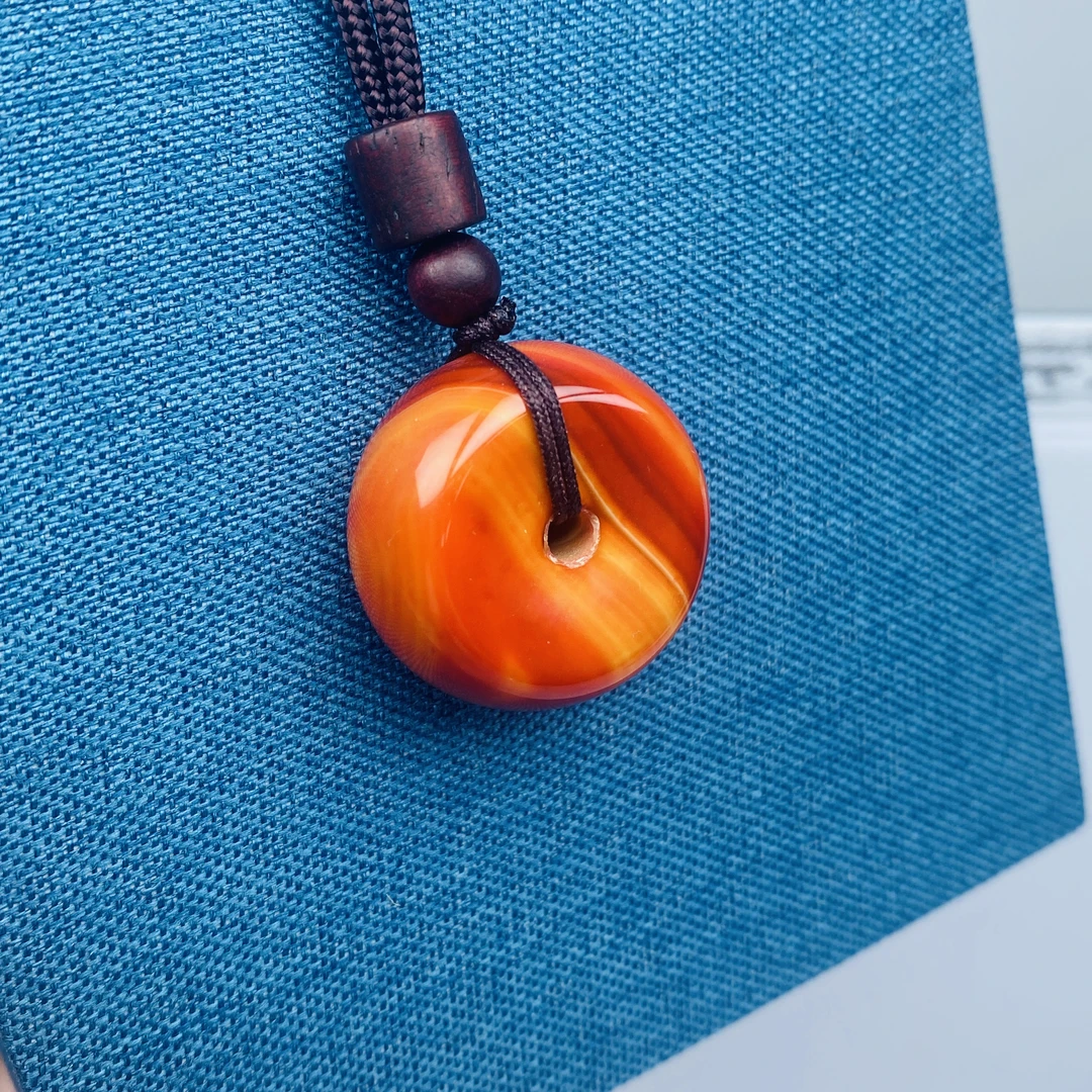 战国红古珠圆扣玛瑙玉石吊坠