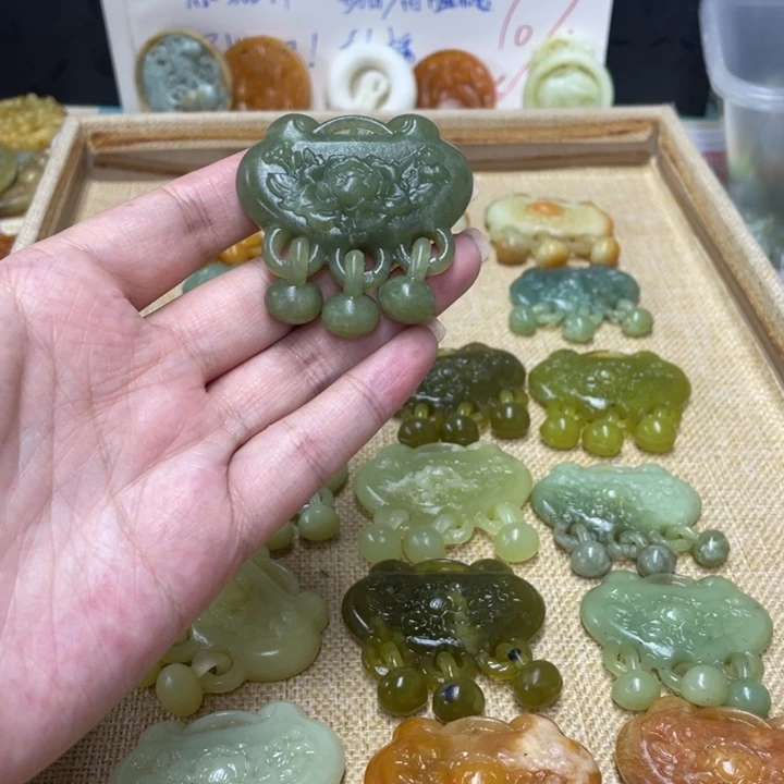 ㊣***宝合金蛇纹石玉颈饰