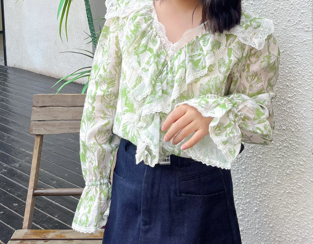 V领法式复古荷叶边碎花衬衫女绿色花纹高级感气质温柔风长袖上衣