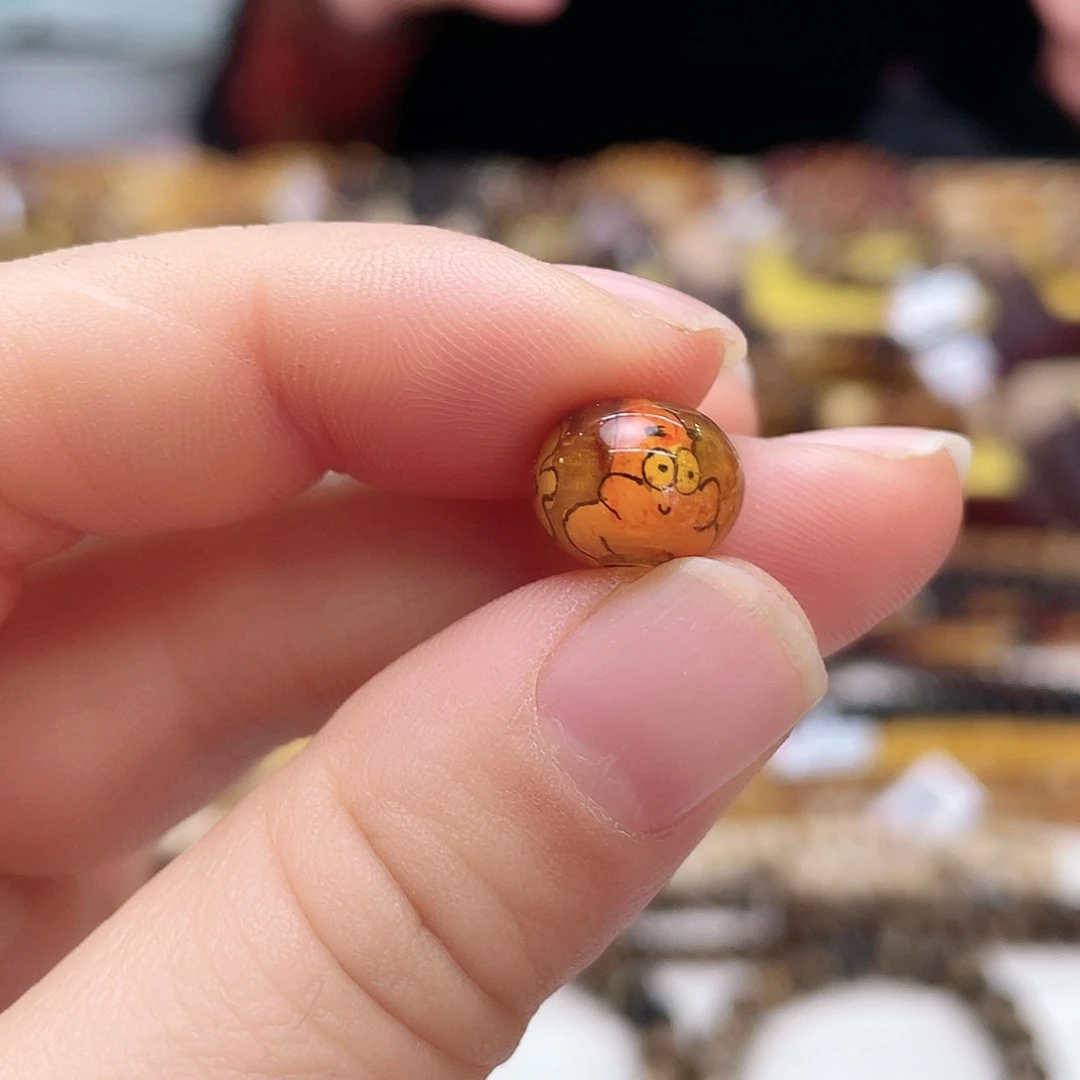 琥珀裸石未镶嵌神****?大