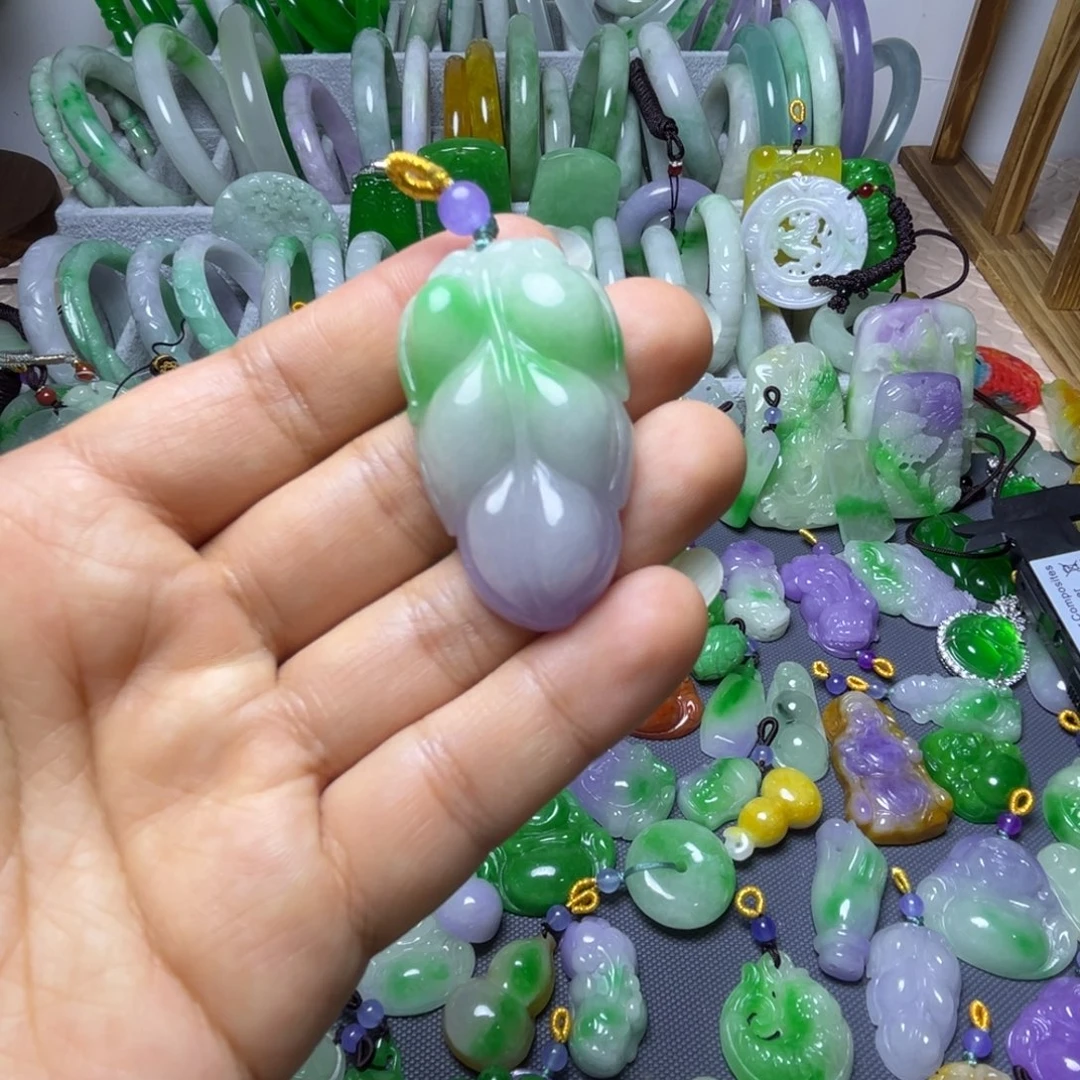 翡翠未镶嵌颈饰吊坠