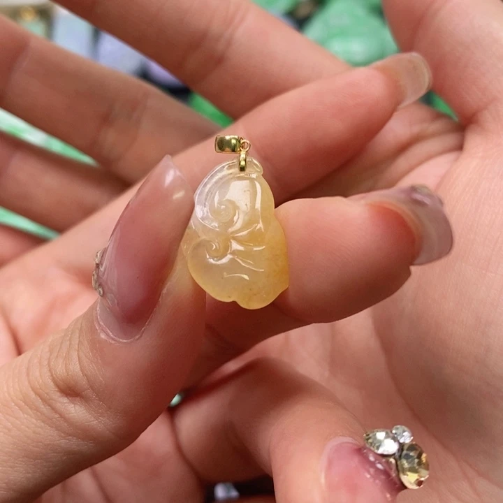 翡翠颈饰未镶嵌吊坠