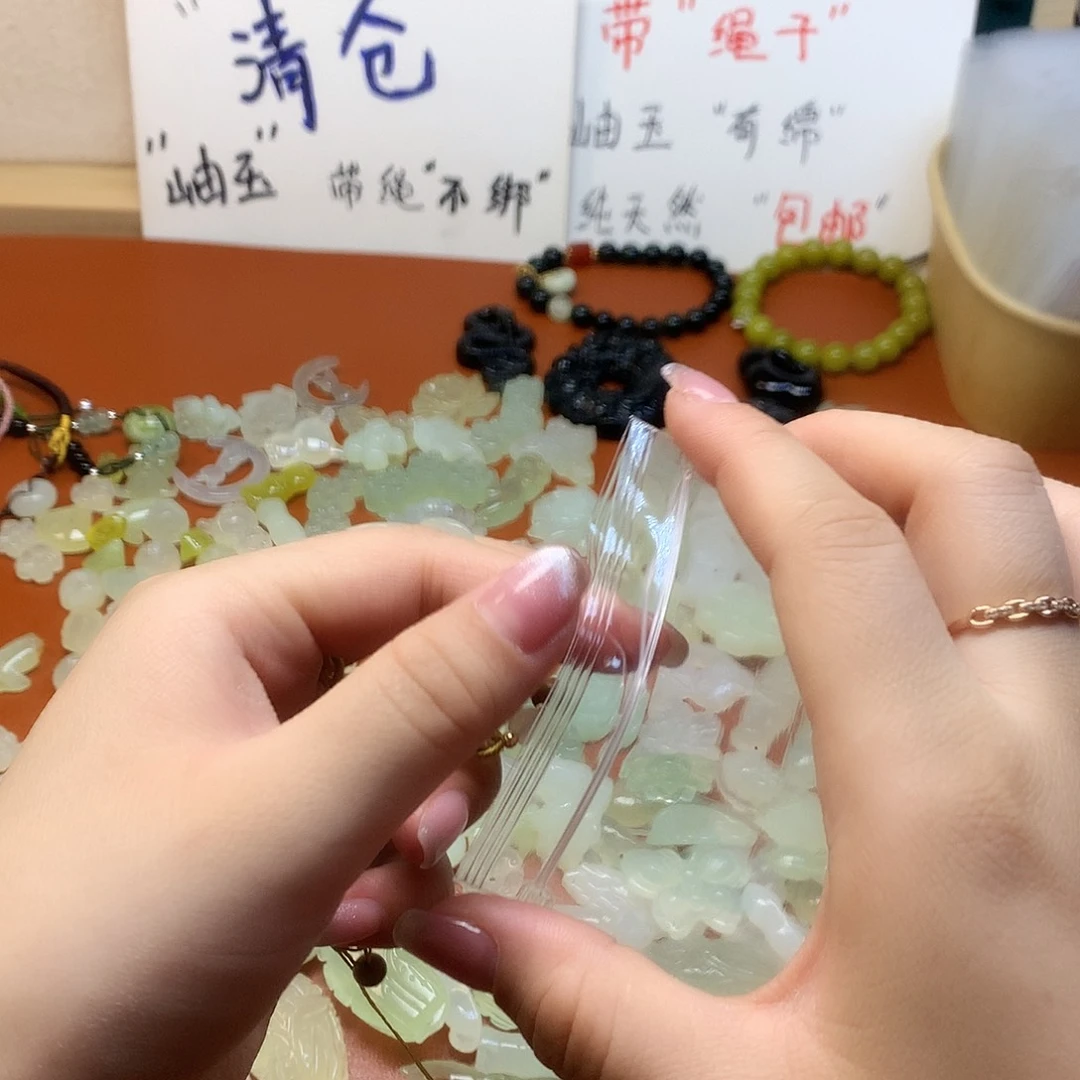 蛇纹石玉颈饰合金就****.