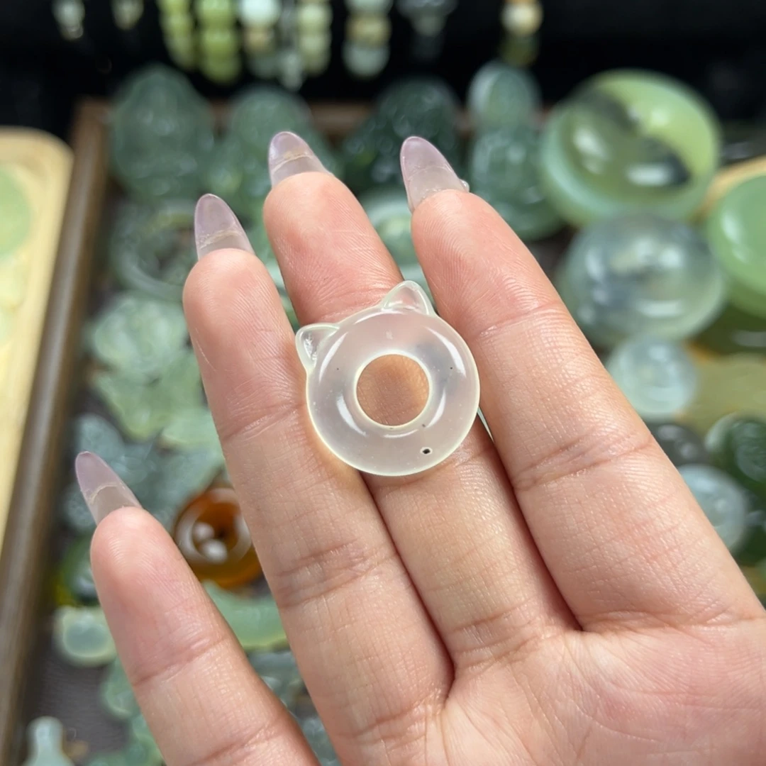 蛇纹石玉未镶嵌颈饰微瑕
