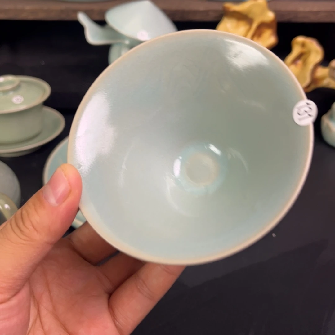 【闪购商品】微瑕雕刻群山斗笠杯汝瓷
