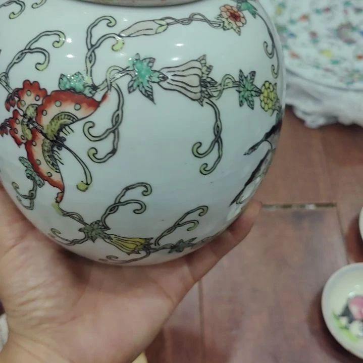 瓷百瓜茶叶罐一个