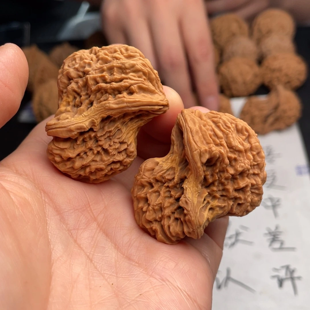 文玩核桃吊坠曼*157。小鸟有黄