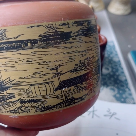 茶叶罐子一个黄色