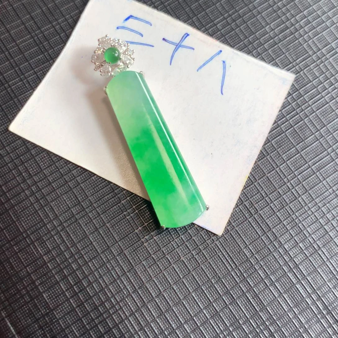 颈饰18K金镶嵌翡翠翡翠