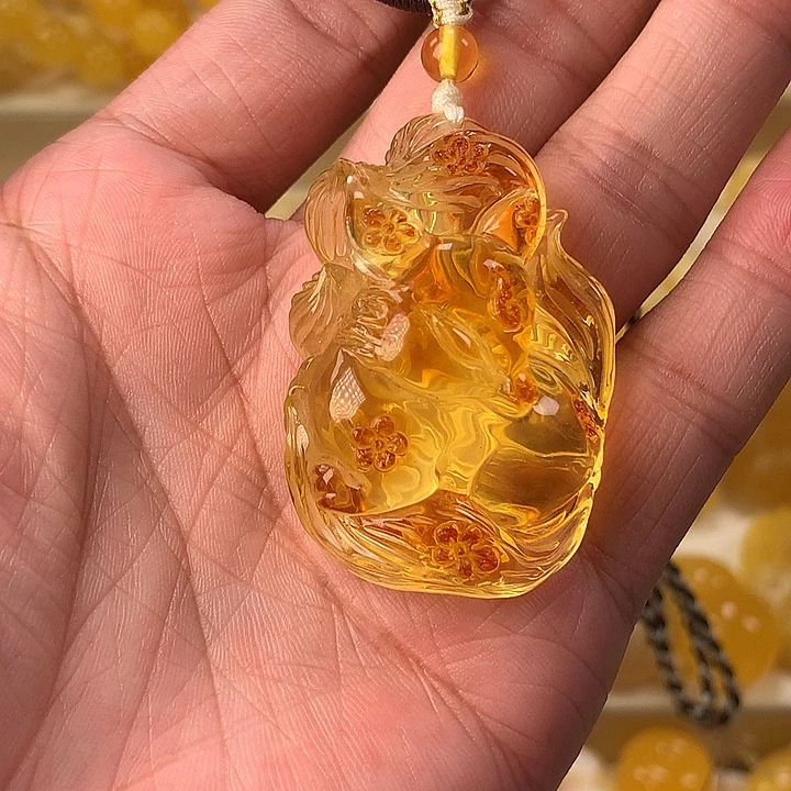 未镶嵌琥珀裸石宣****队狐狸