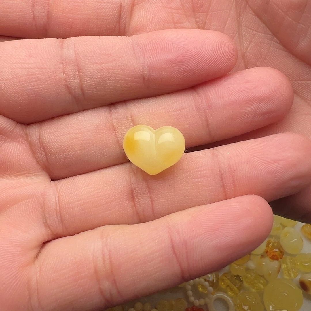 蜜蜡未镶嵌颈饰屁桃（打孔不退换）