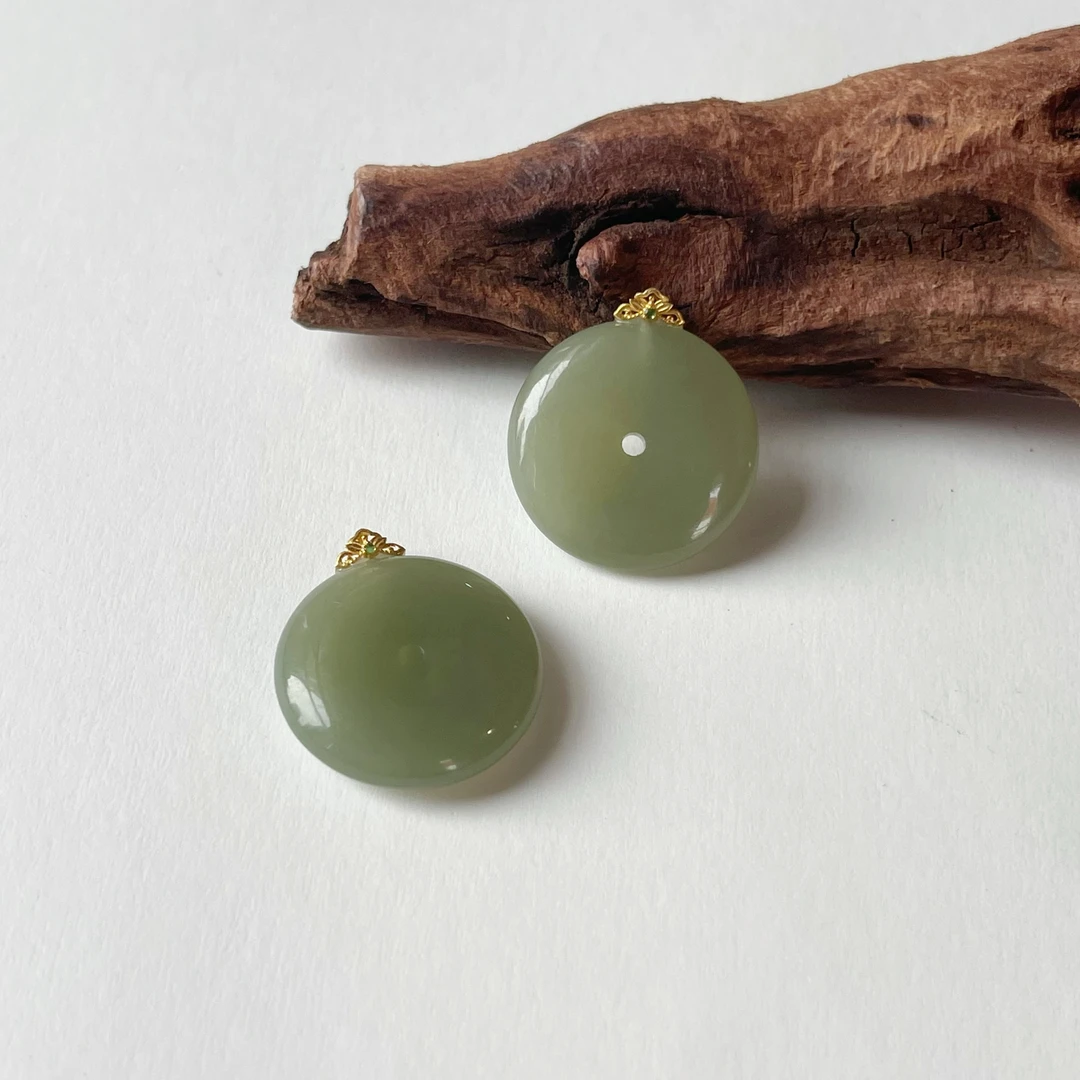 【小宝珠宝】25 T84754-18K金镶嵌和田玉吊坠-多样性发其一-21*5mm