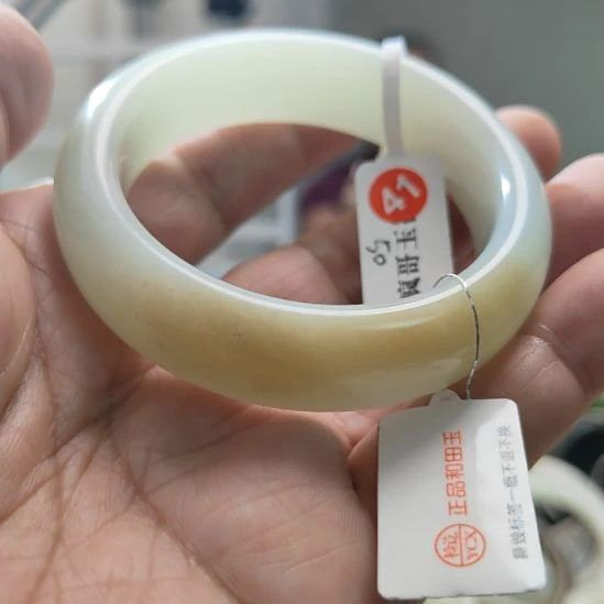 新***0和田玉未镶嵌手镯