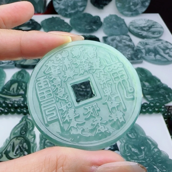 颈饰未镶嵌翡翠多样性发货天然的A货翡翠