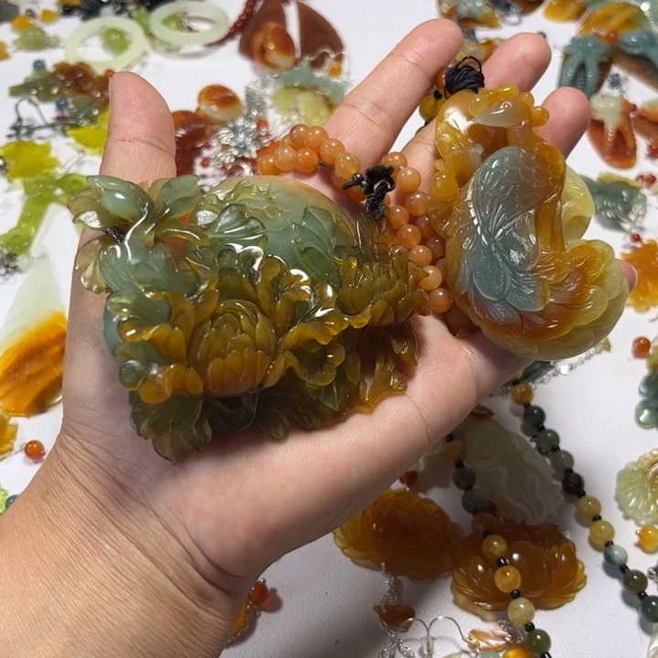 依***依合金蛇纹石玉耳饰