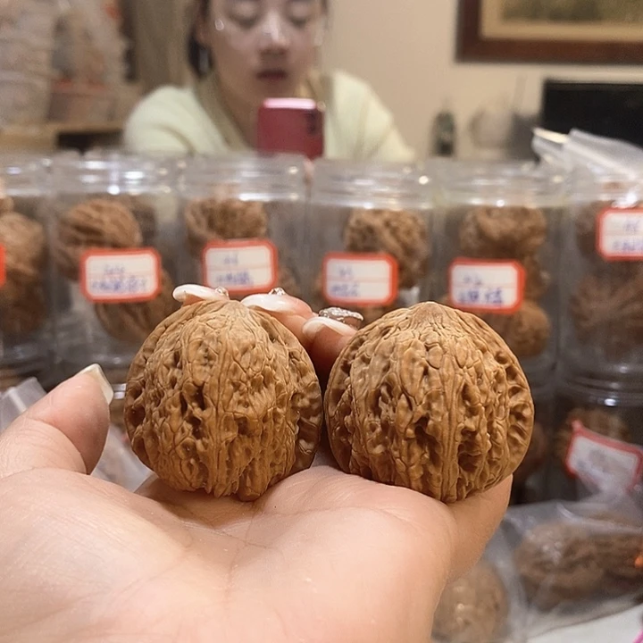 文玩核桃吊坠?****唐41绣球有水尖