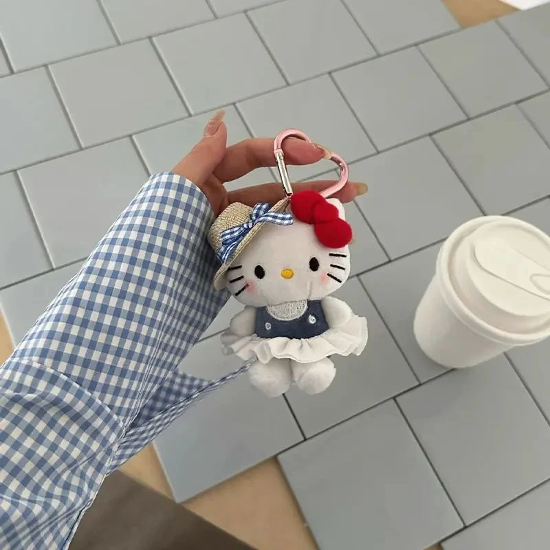 Kitty包包挂件春日出游草帽红格裙玩偶公仔钥匙扣可爱元气包挂饰