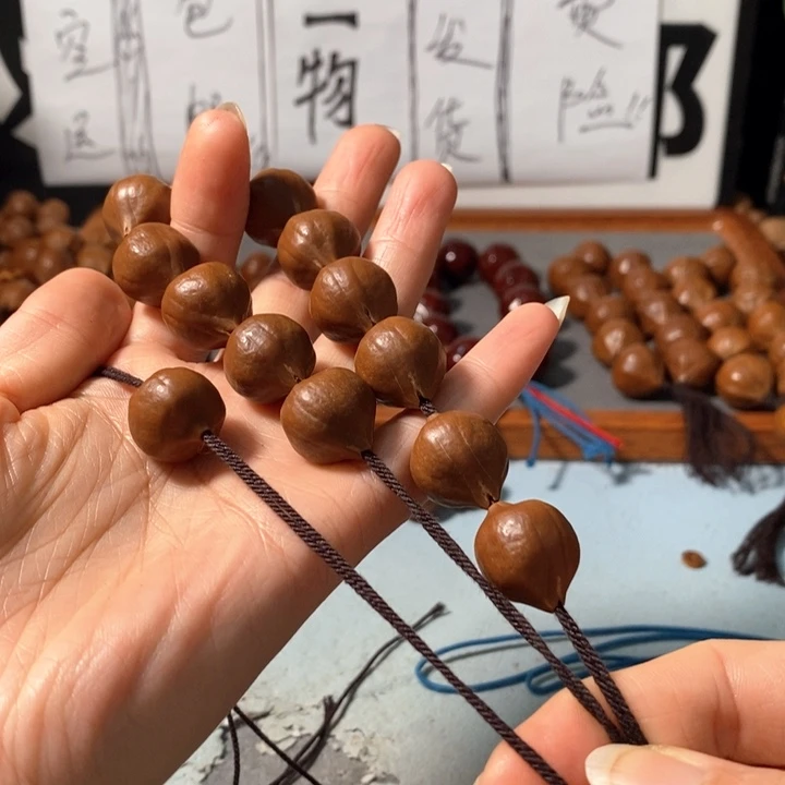 橄榄核手串8161精品蒜头铁核鸡血红12+1颗