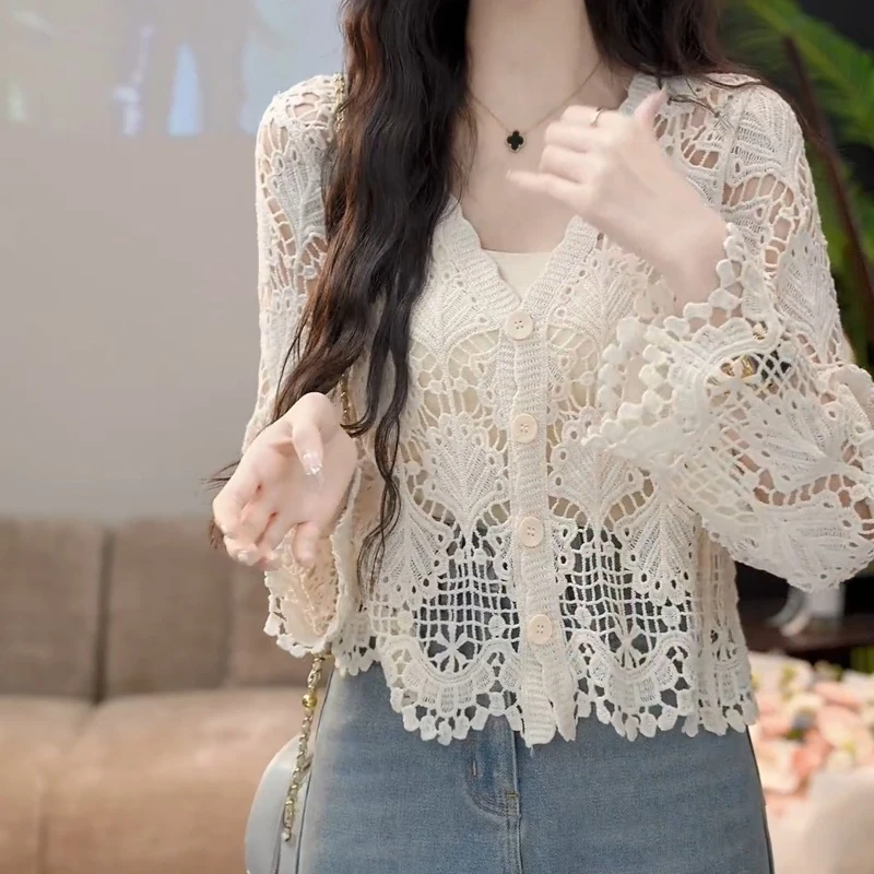 【奶油布丁】2025新款时尚法式镂空洋气气质长袖镂空V领LK2502430