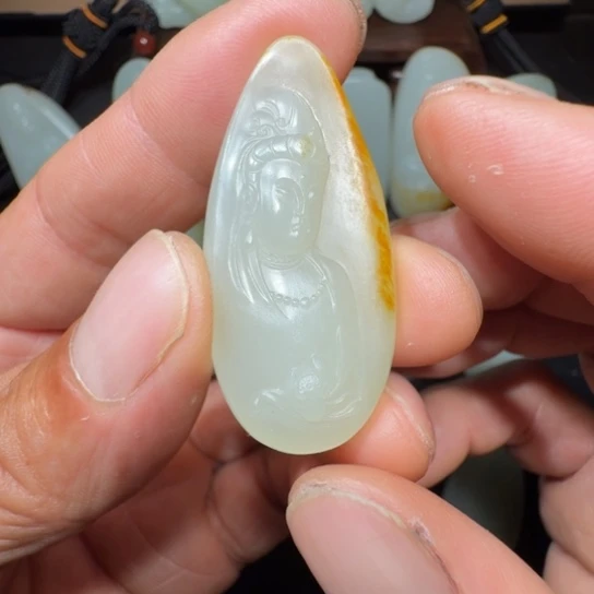 和田玉（糖玉）未镶嵌颈饰香*